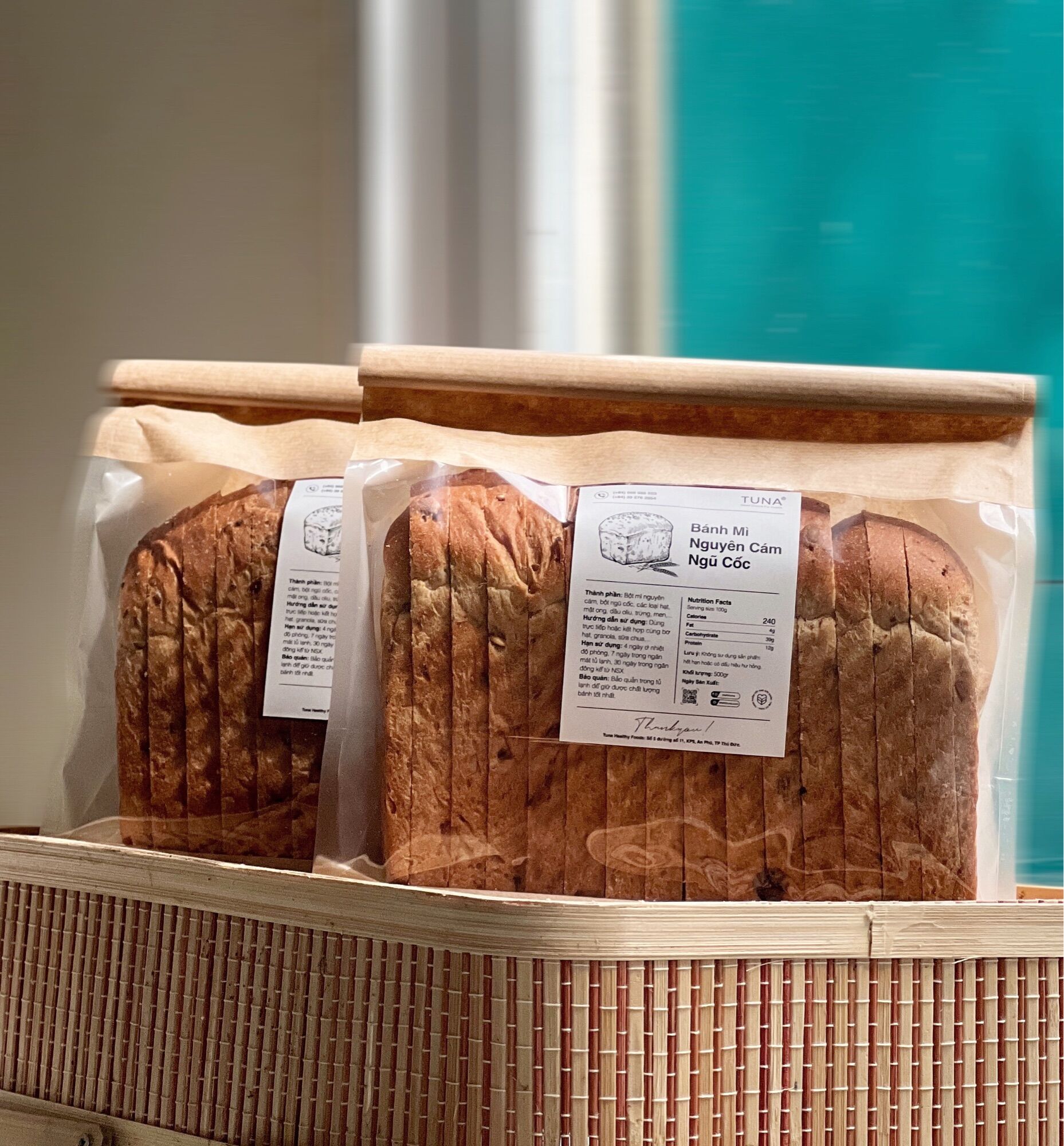 Bánh Mì Đen Nguyên Cám By Tuna