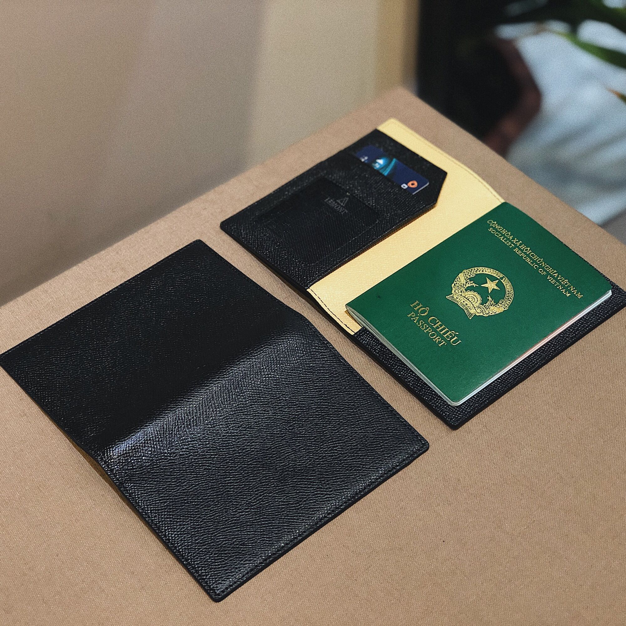 Ví hộ chiếu Passport chính hãng Lemont, da bò thật, có ngăn thẻ và ngăn đựng airtag