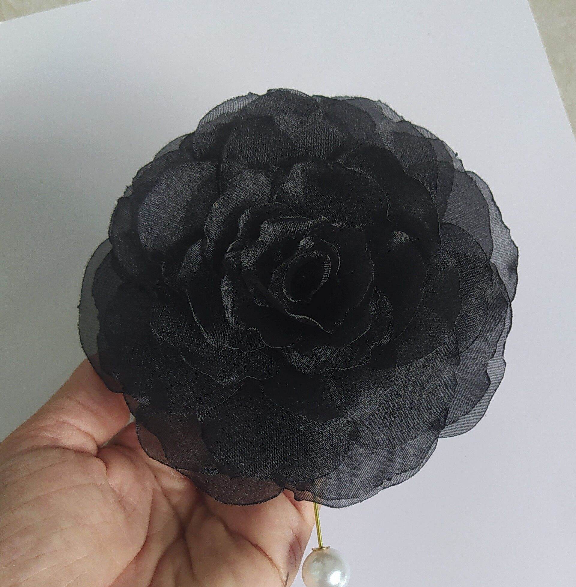 Hoa hồng đen cài áo Handmade Canto
