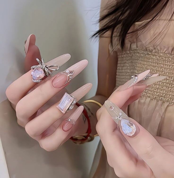 Nailbox thiết kế  , màu hồng thạch , from hạt gạo gắn đá sang chảnh   - mã 90