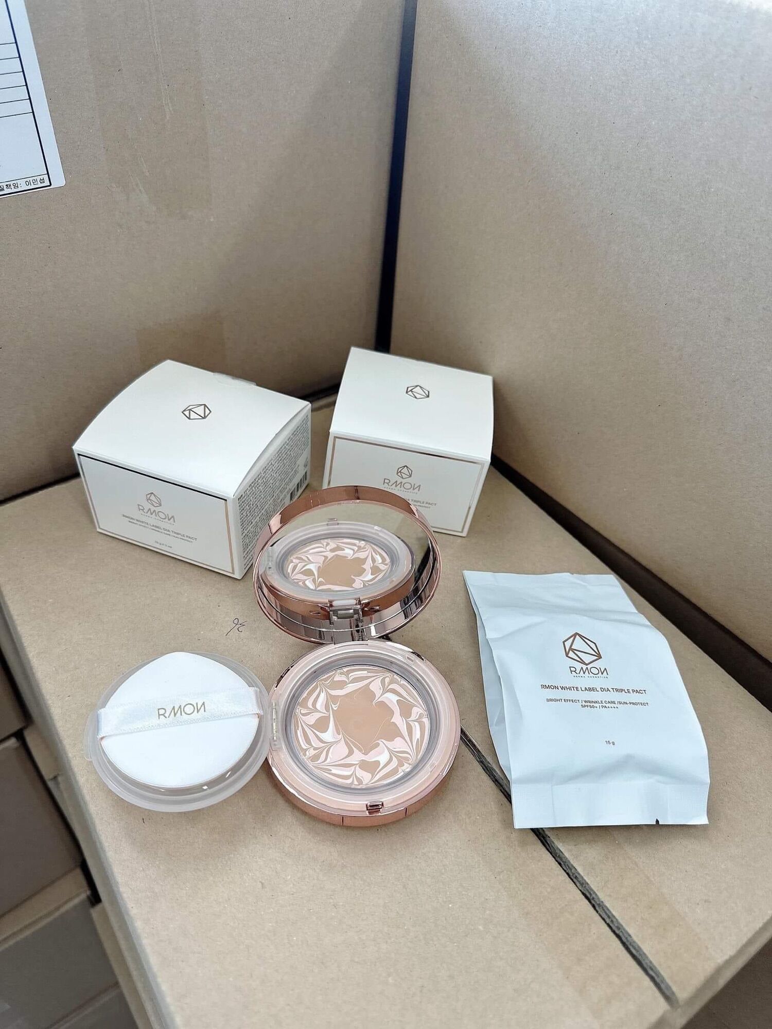 Phấn tươi Rmon 3in1 kèm lõi thay thế.