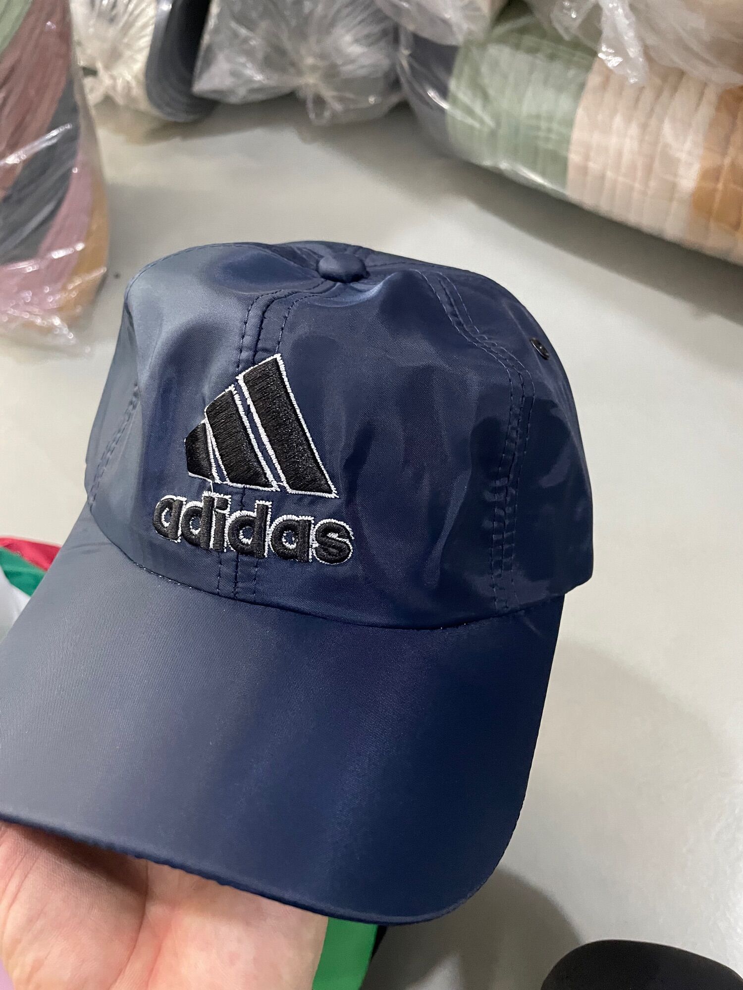 Mũ lưỡi trai chất liệu Dù thêu AdidasSs