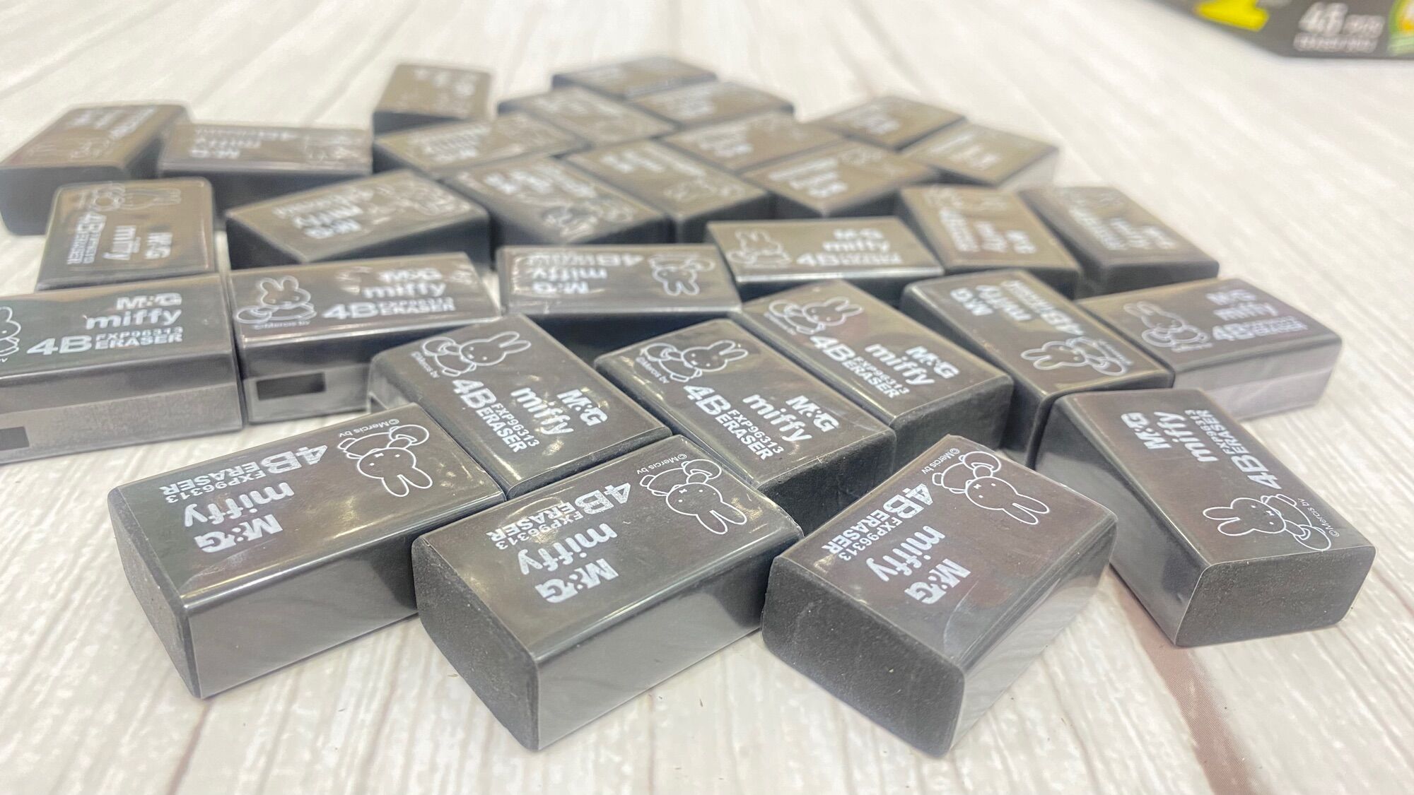 Gôm đen tẩy chì gôm 4B set 3 viên