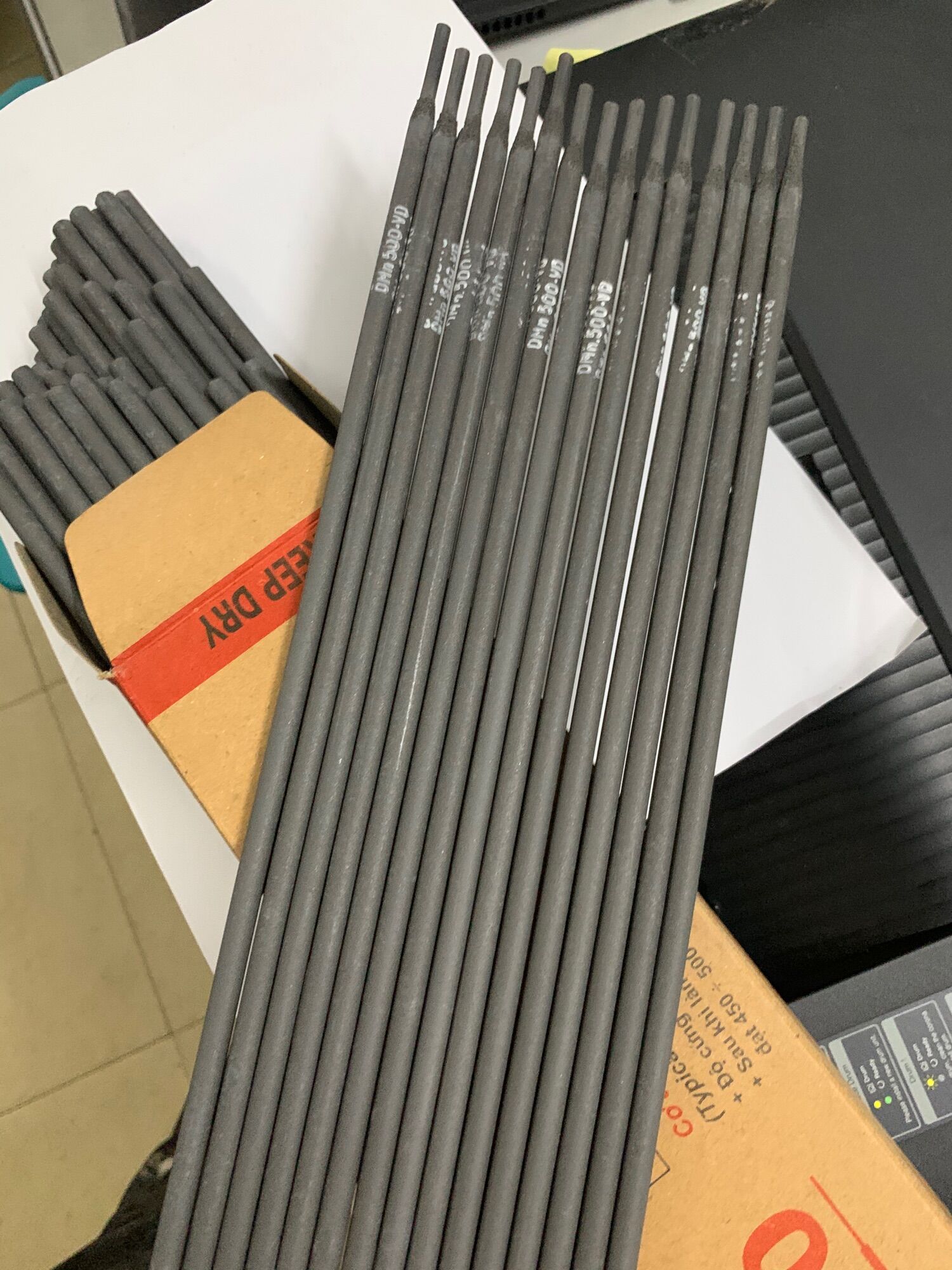 ( 10 que )que hàn đắp chống mài mòn DMn-500