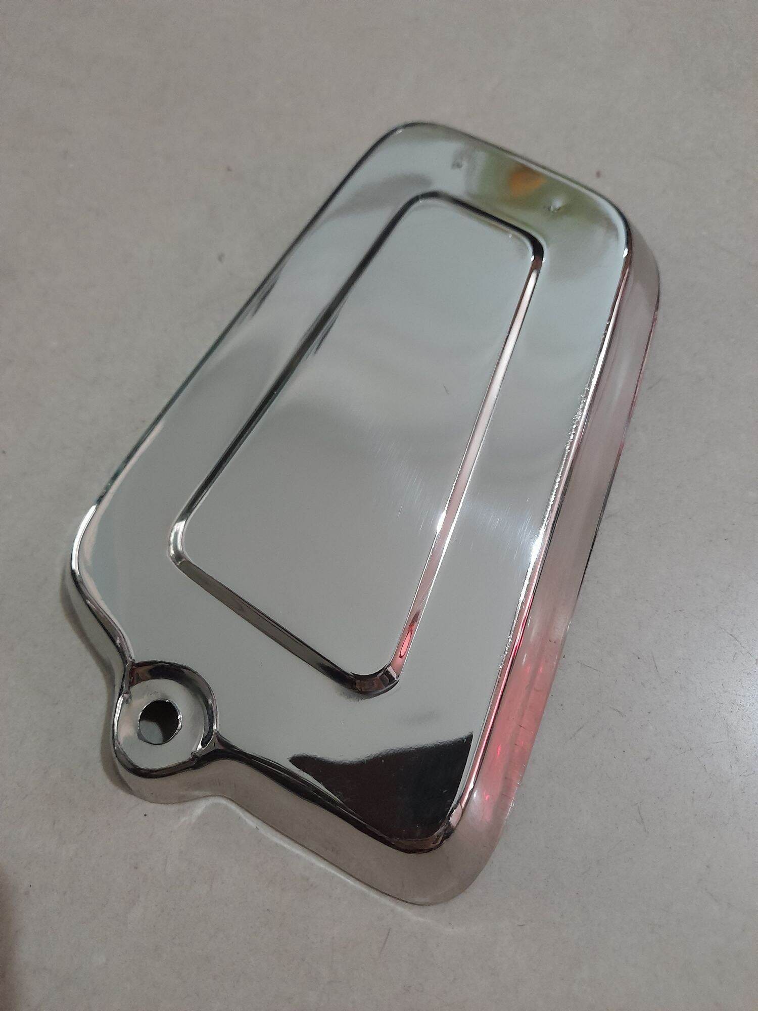 Nắp cốp inox gắn xe 67