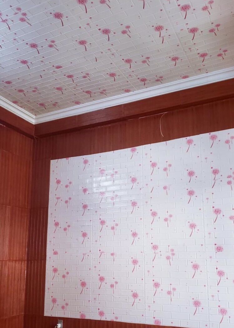Xốp dán tường vân gỗ kích thước 70x70cm