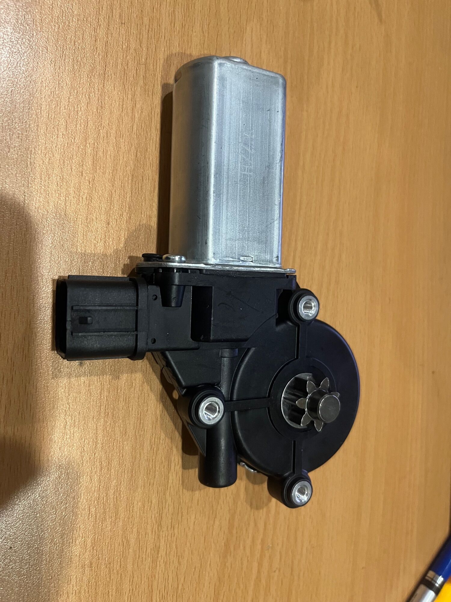 Mô tơ lên kính Mitsubishi Attrage, Mirage và Isuzu Dmax, Chevrolet Colorado