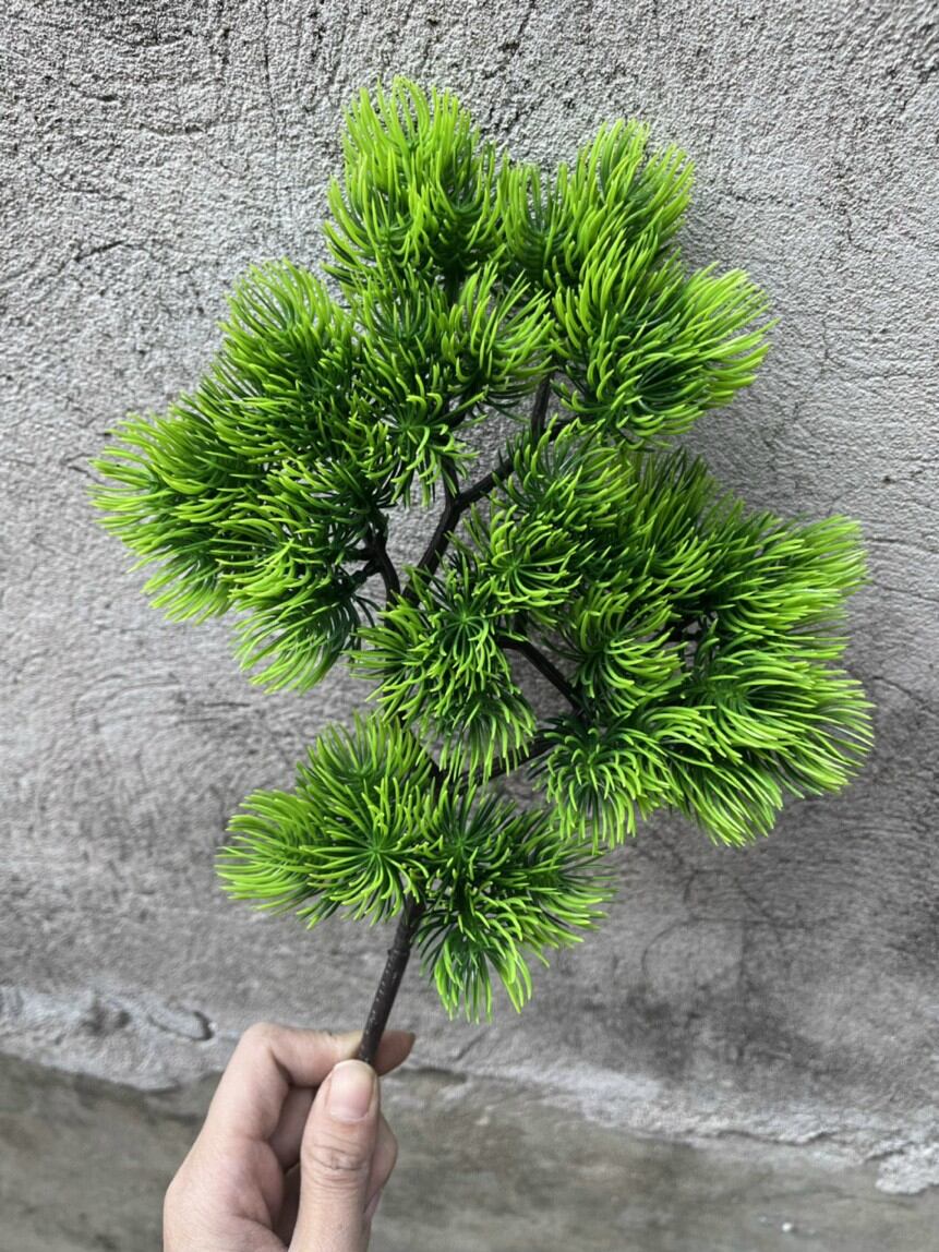Cành cây tùng giả làm cây trang trí đẹp