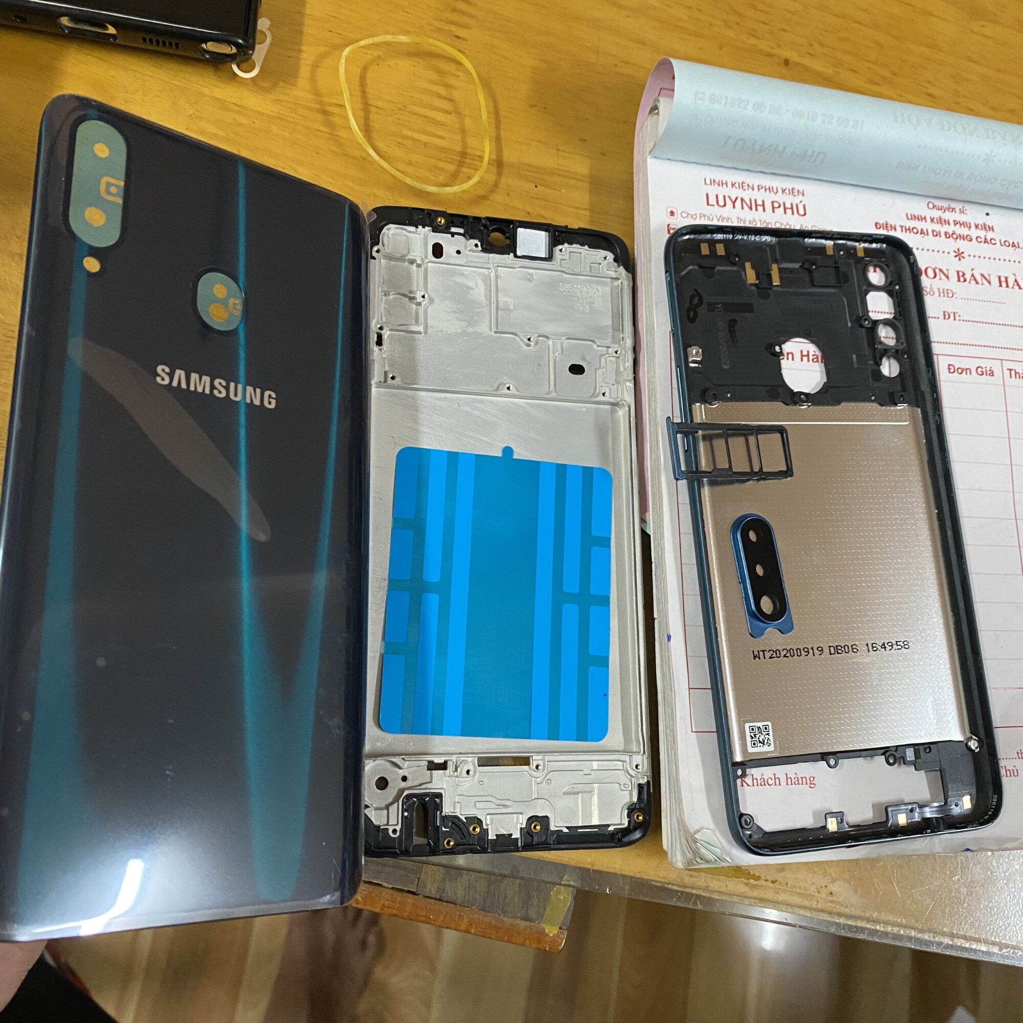 Vỏ samsung A20s có khay sim bao test