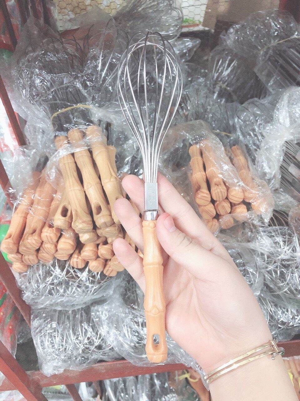 Dụng cụ đánh trứng cán giả gỗ