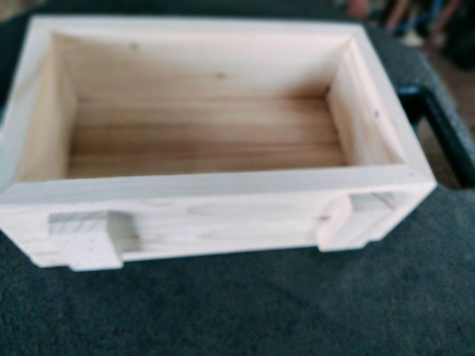 Khay, chậu gỗ chữ nhật dài 25cm, rộng 15, cao 8.5cm.