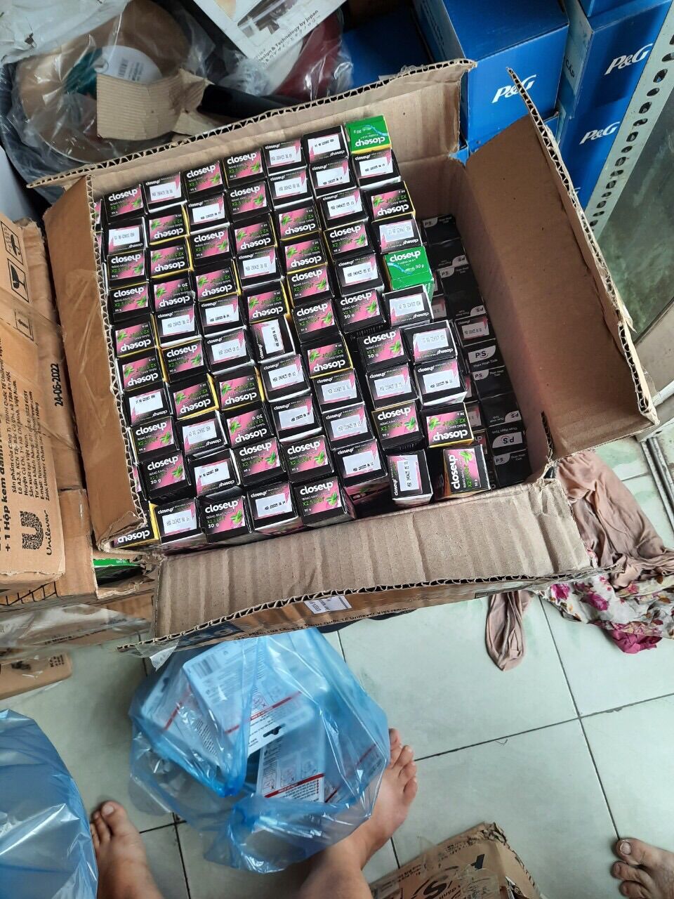 Thùng 200 hộp kem đánh răng Closeup 30g