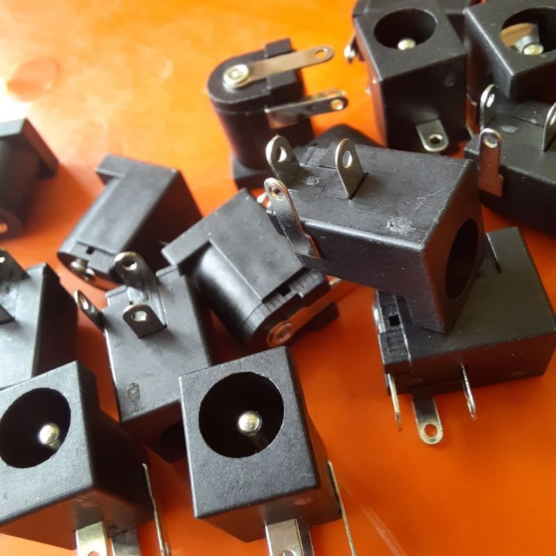 03 chân nguồn to 5V/9v/12V .5.5mm