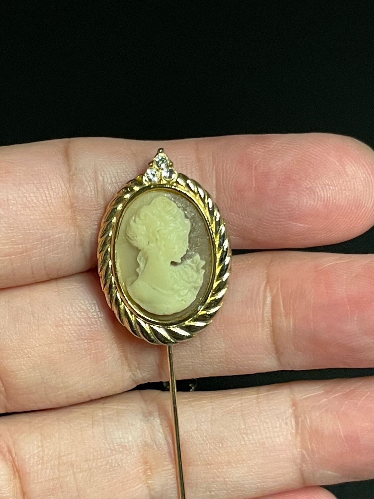 Ghim cài áo Cameo đá, hàng si nhật