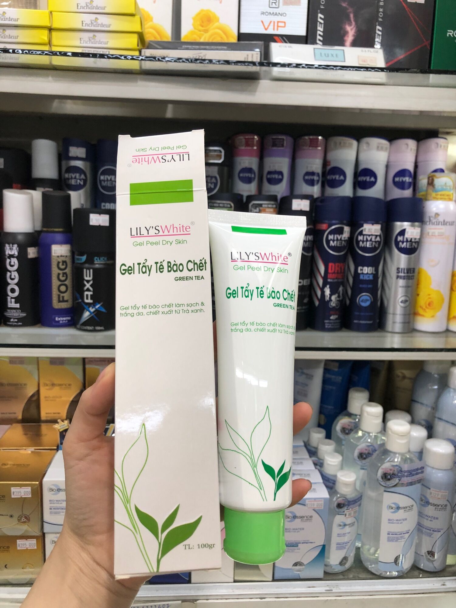 Gel tẩy tế bào chết dành cho da nhạy cảm Lily's White 100g