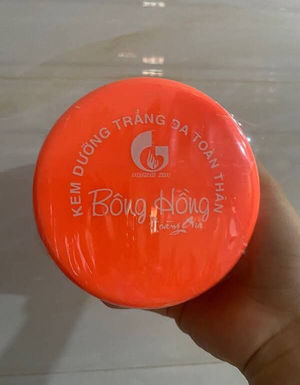 Kem dưỡng trắng da toàn thân Bông hồng Hoàng Gia