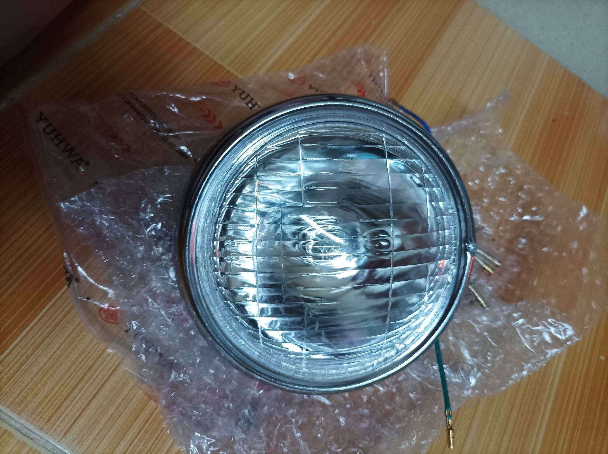 Pha đèn trước xe cup 81