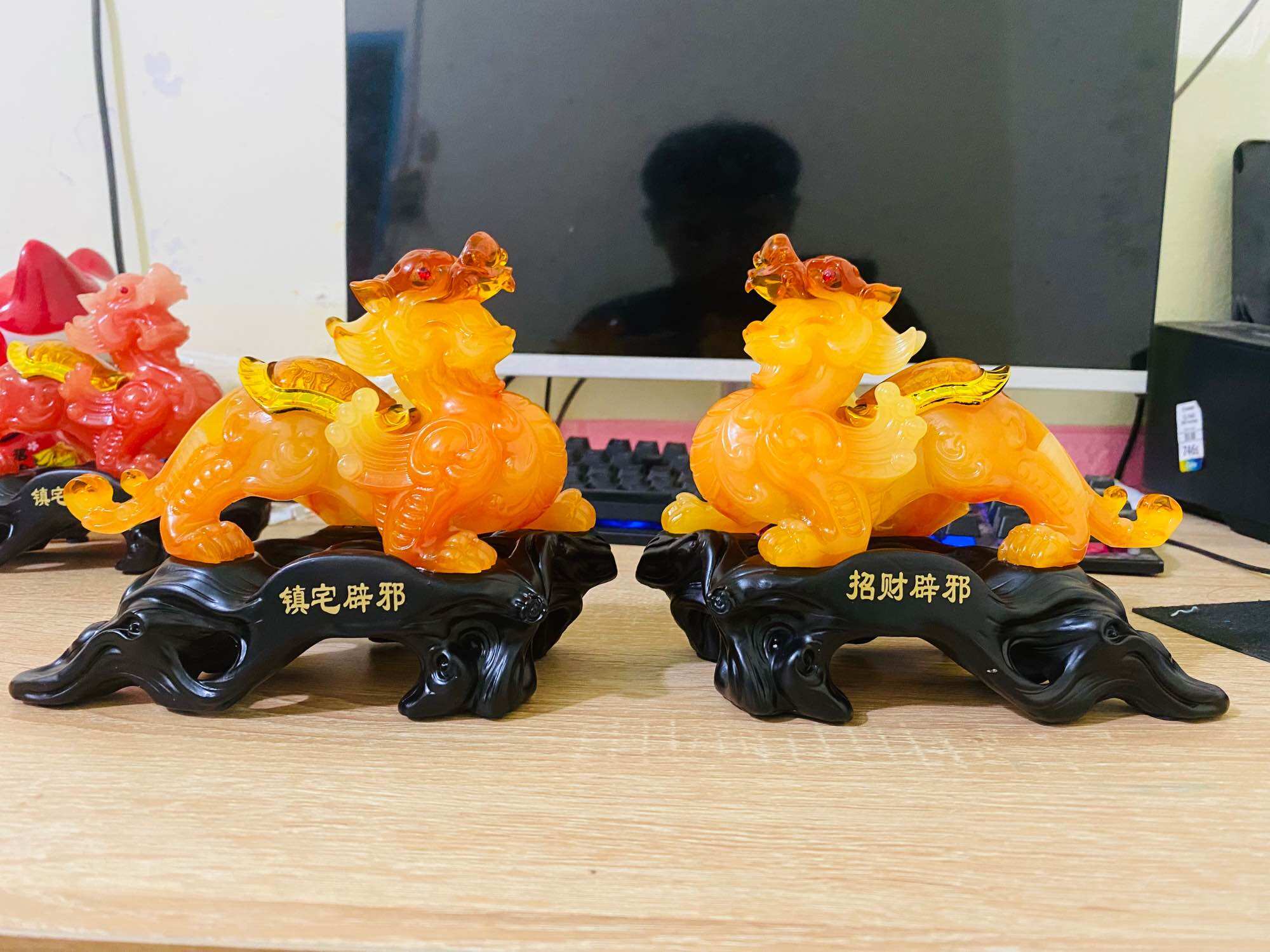Tỳ hưu tài lộc Phong thuỷ chiêu lộc màu vàng