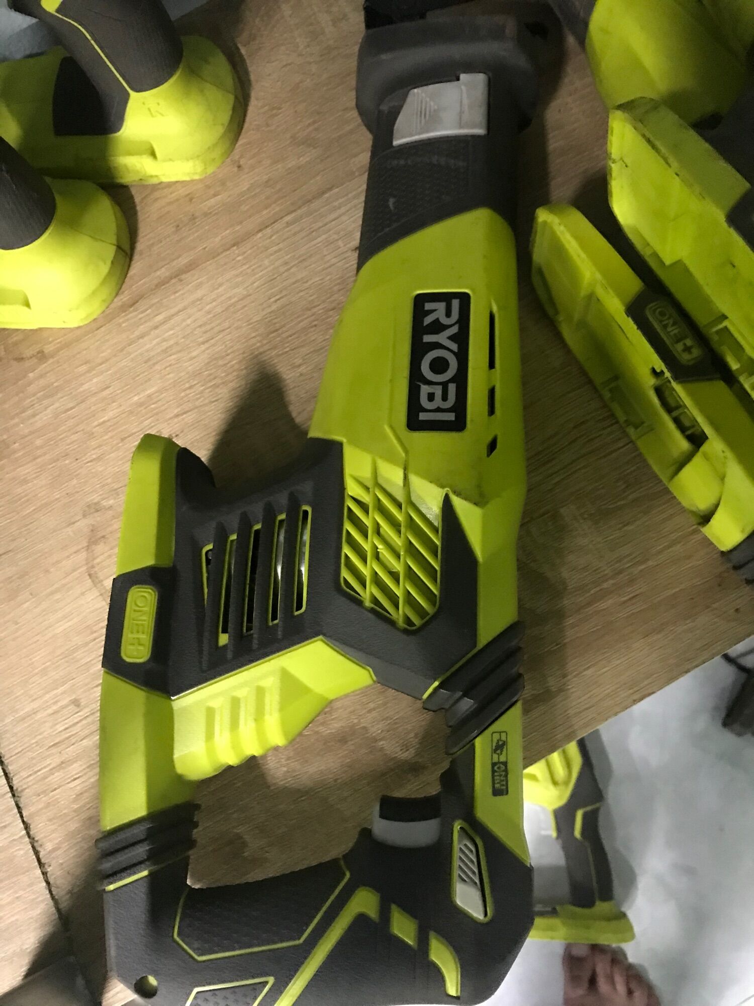 Cưa kiếm pin 18v Ryobi RRS1810