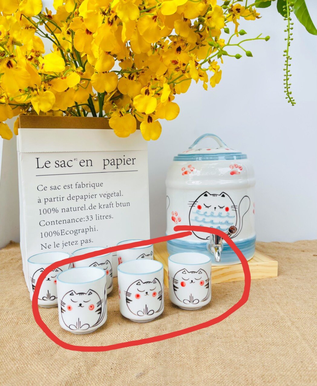 Hàng gốm sứ Bát Tràng.