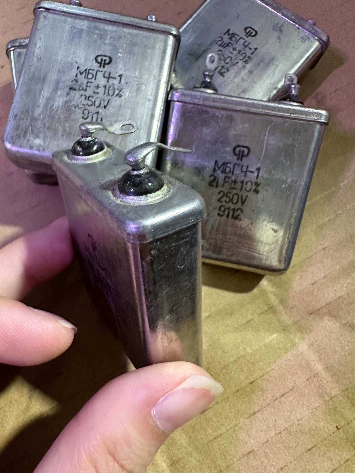 Tụ dầu nhôm nga 2UF 250V