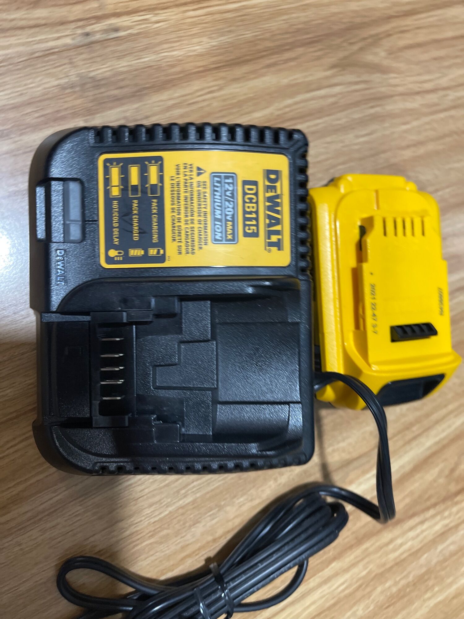 Sac dewalt 115 | pin dewalt DCB182 4Ah