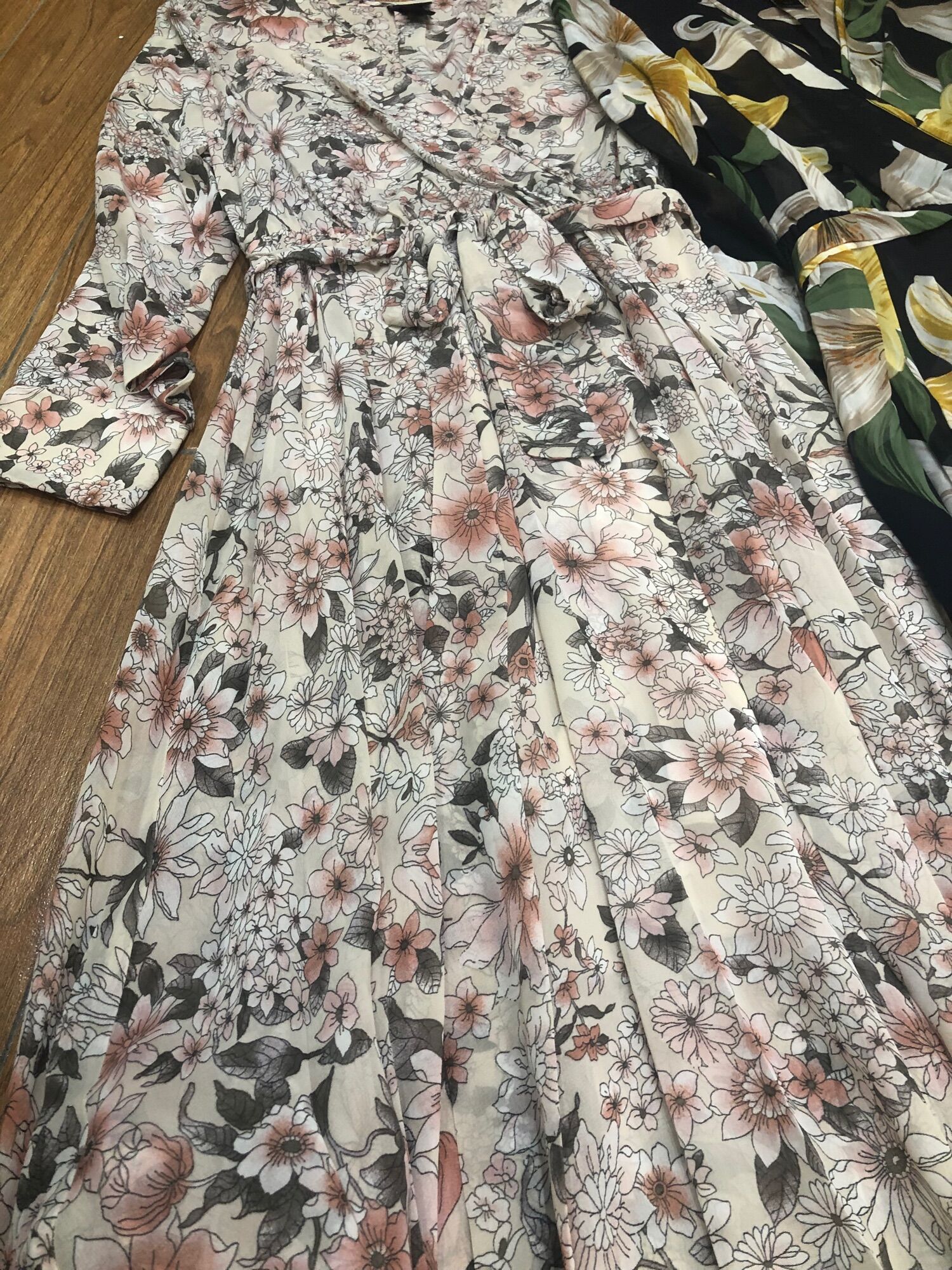 đầm maxi xuất dư dáng dài chấm gót