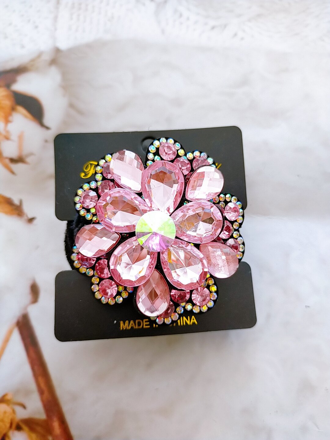 Cột tóc nhung đính đá sang trọng
