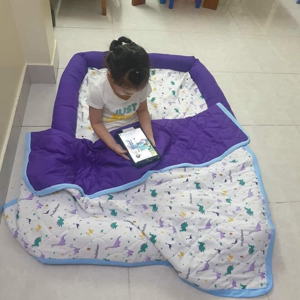 Bộ nệm kèm mền khủng long cho bé (HÀNG KM sữa Abbott)