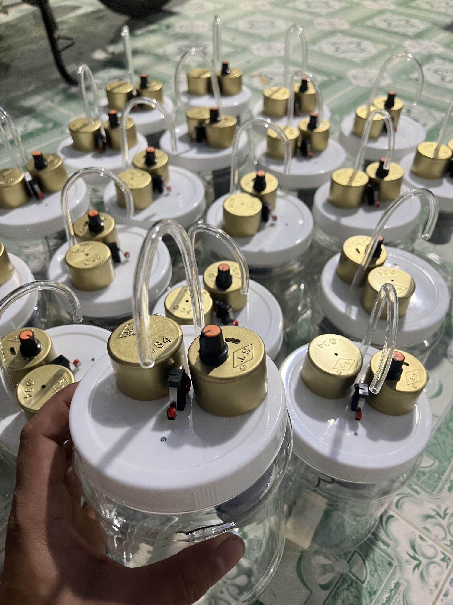Máy rót rươu. bình rót rươu tự động MILED V09 ( SIÊU BỀN RẺ ĐẸP) TẶNG CÁP SẠC