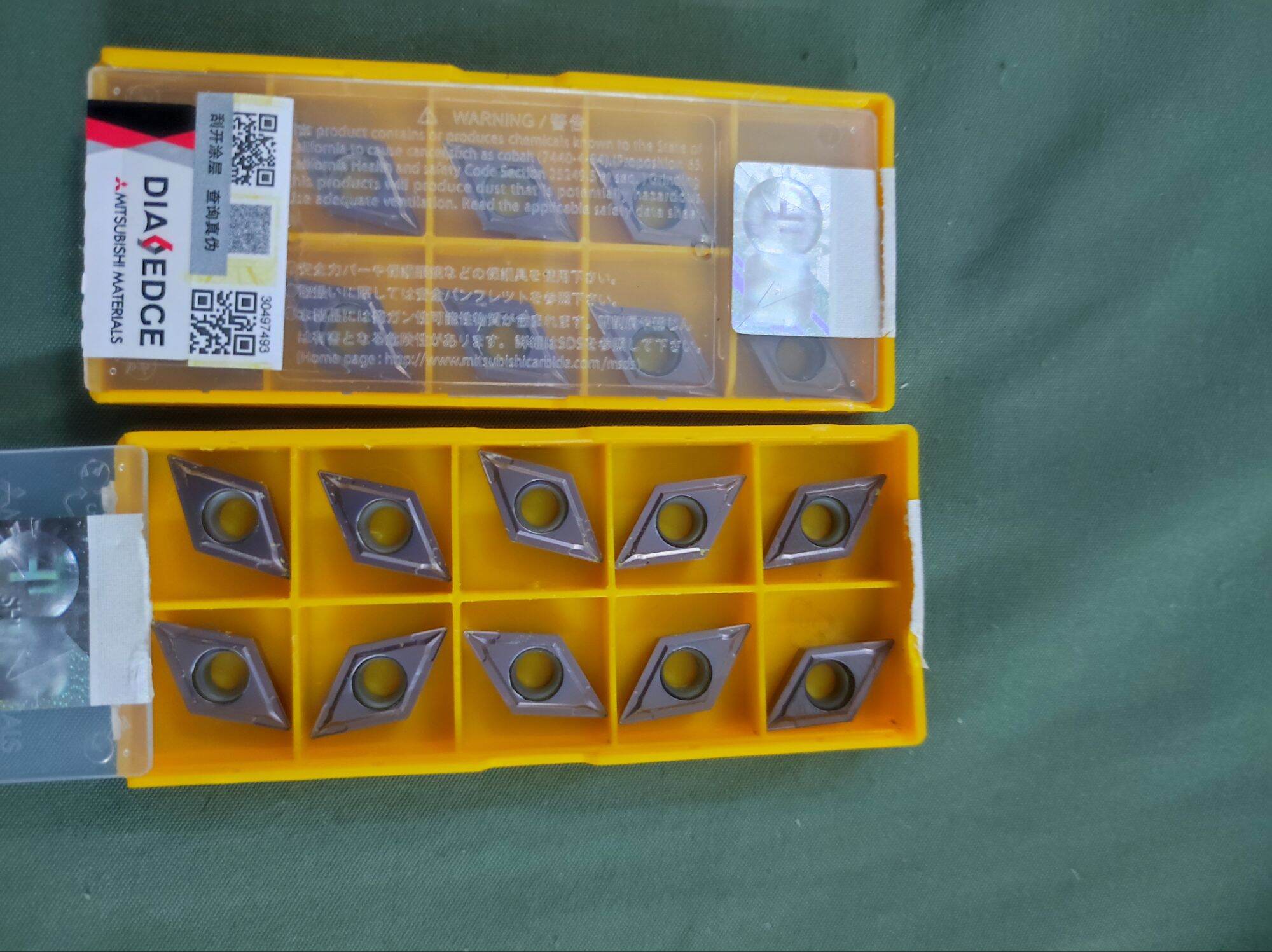 Chíp tiện D 11 chuyên tiện thép và ionx