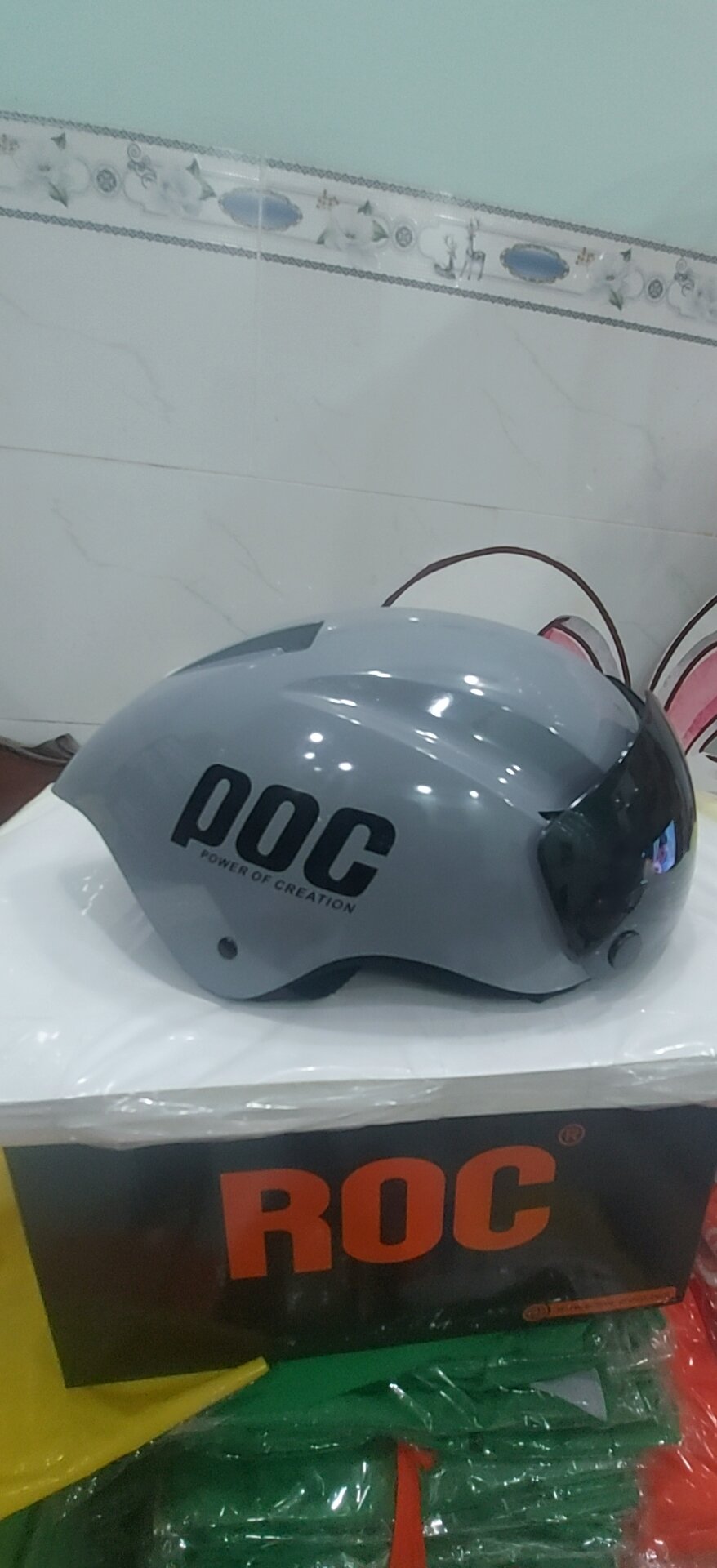 mũ bảo hiểm POC đuôi nhọn giá sỉ ( Nón trơn lên tem P.O.C)