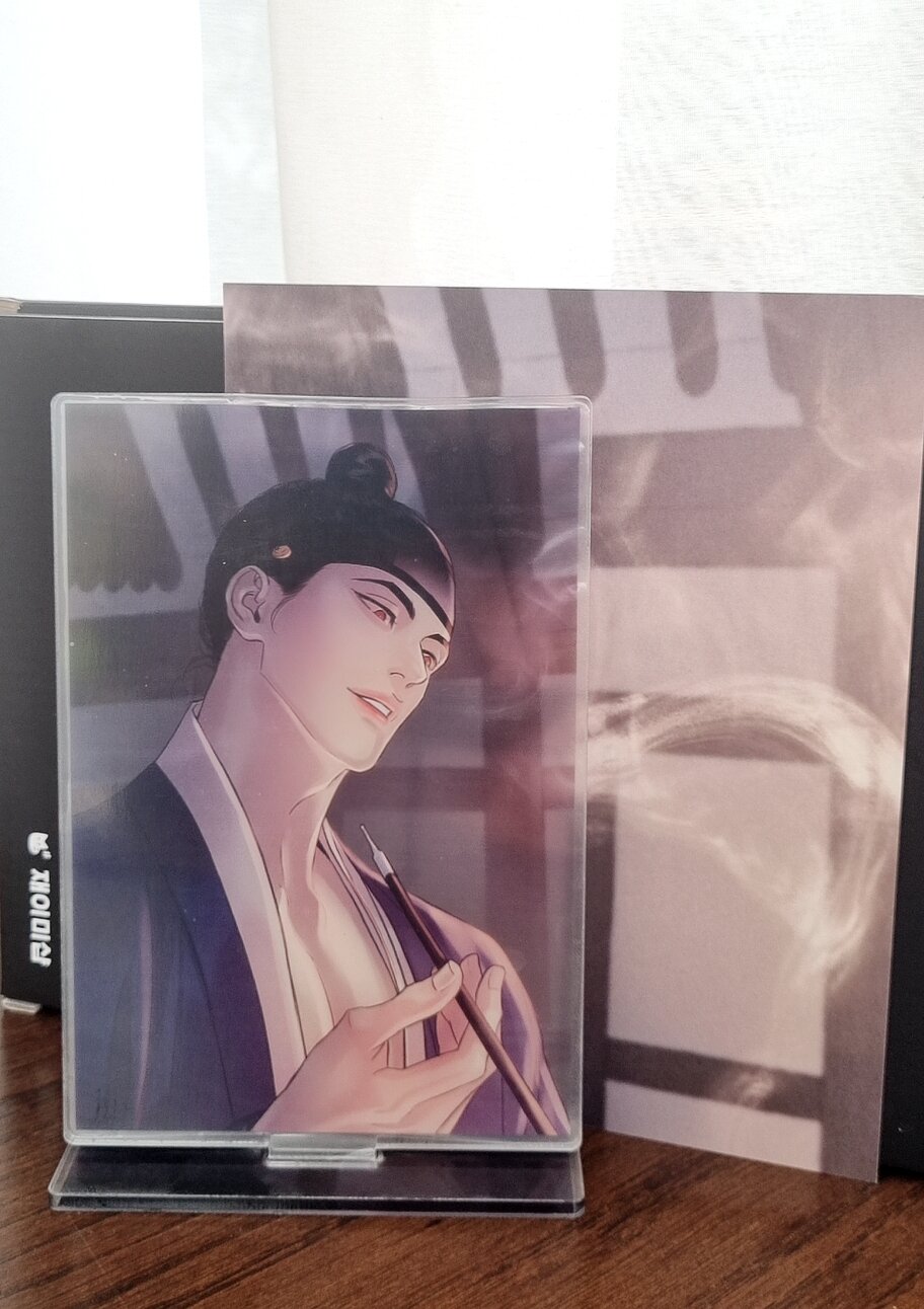 Standee yoon thiếu. dạ ký 3 hàn. newseal 100%