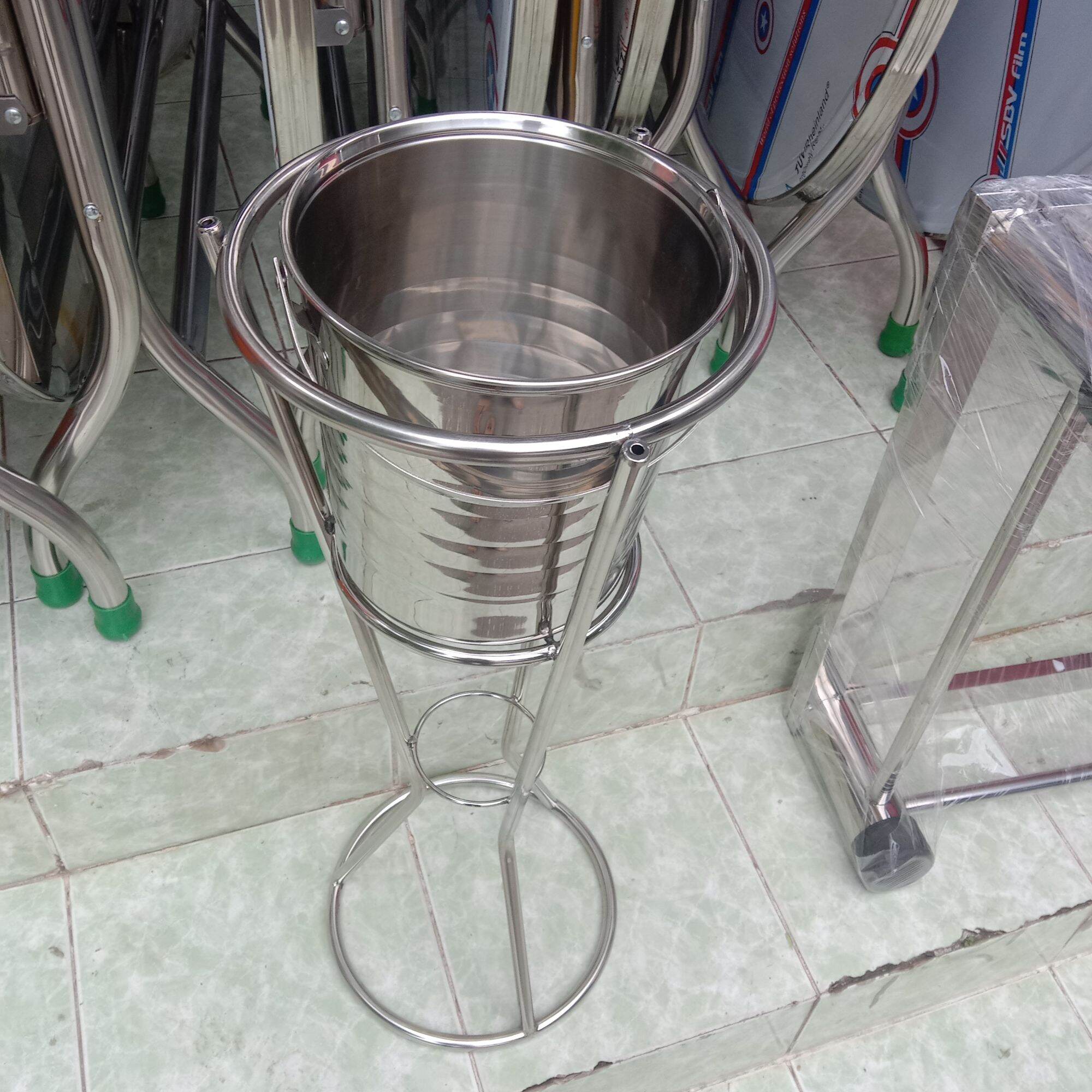 Chân inox để xô đá , đường kính đáy lọt lòng 20cm , đk miệng lọt lòng 24cm . Dùng cho lọại xô đá inox phổ biến ngoài thị trường .