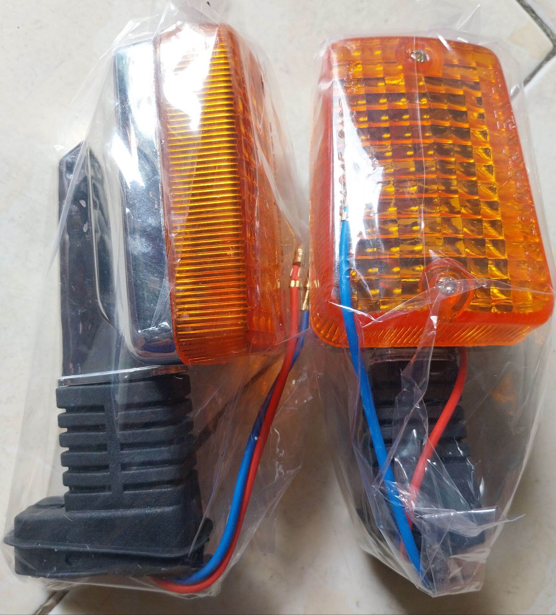 Cặp tai xi nhan sau dd82