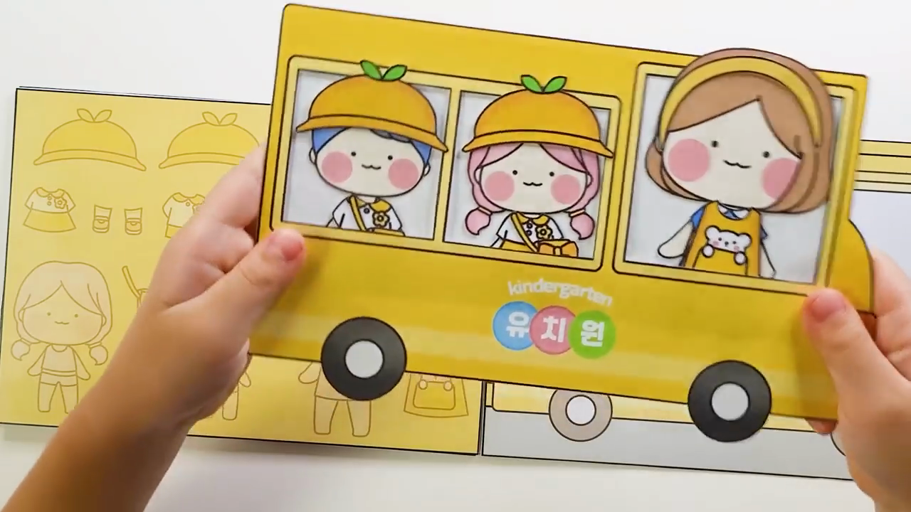 ( BÚP BÊ GIẤY) CÙNG BÉ ĐẾN TRƯỜNG