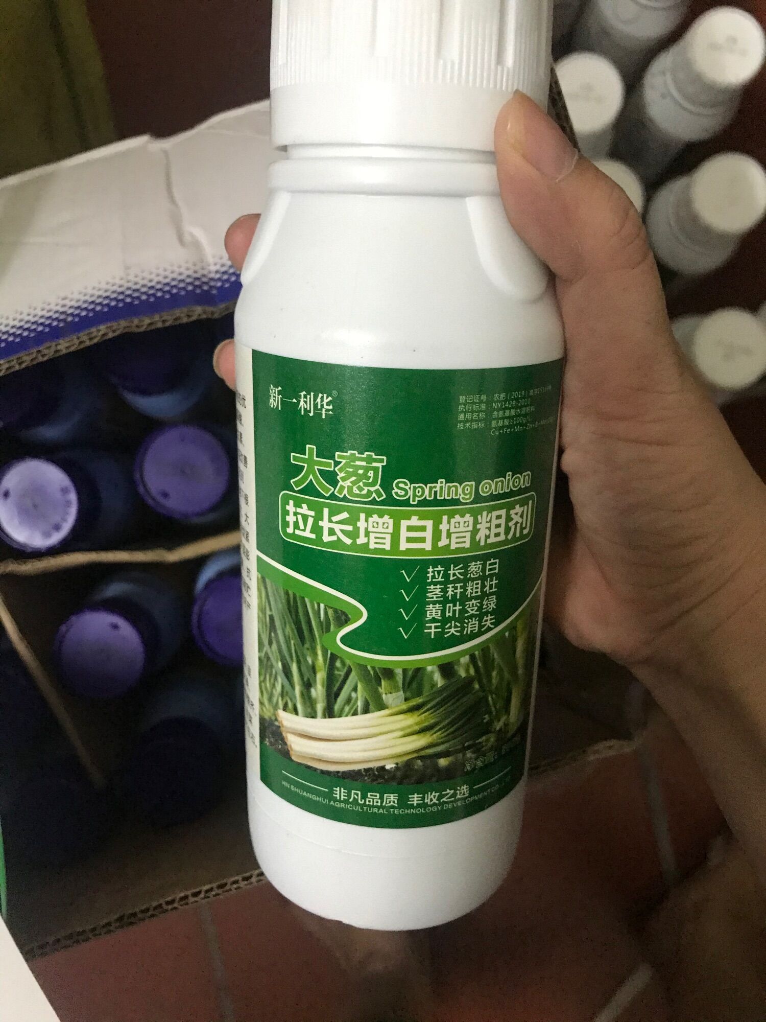 Chế phẩm thúc đẩy nở củ, thân mập mạp, xanh lá 500ml