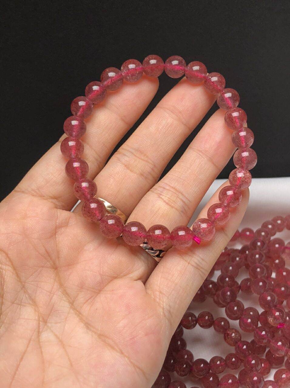 Vòng hạt đá thạch anh dâu tây hồng 8li