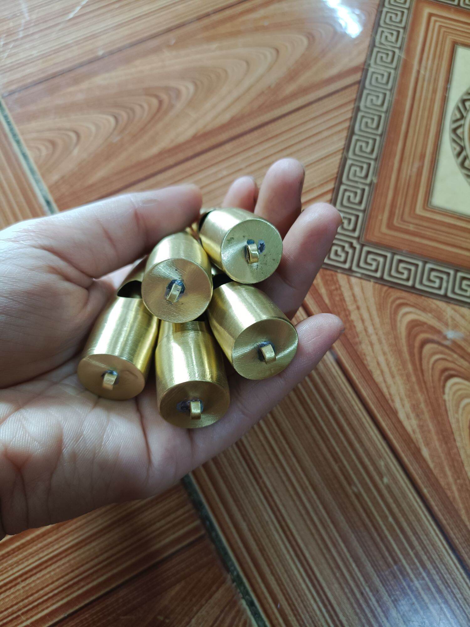 Kèn thổi tiếng gà mái . mẫu kèn thái