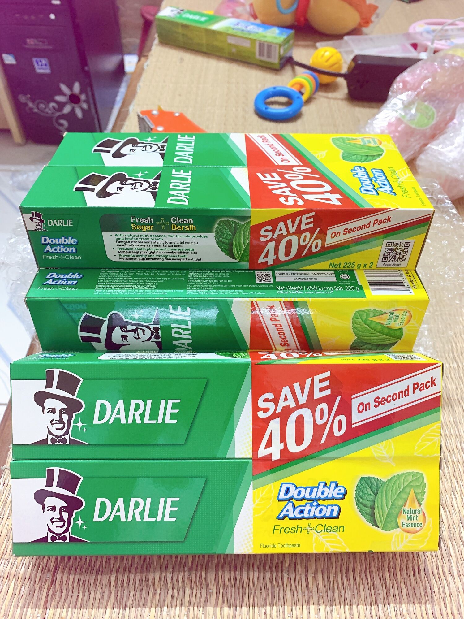 Combo 2 Kem Đánh Răng Ông Tây Đen DARLIE MINT 225G
