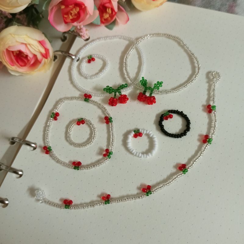Vòng tay hạt cườm cherry