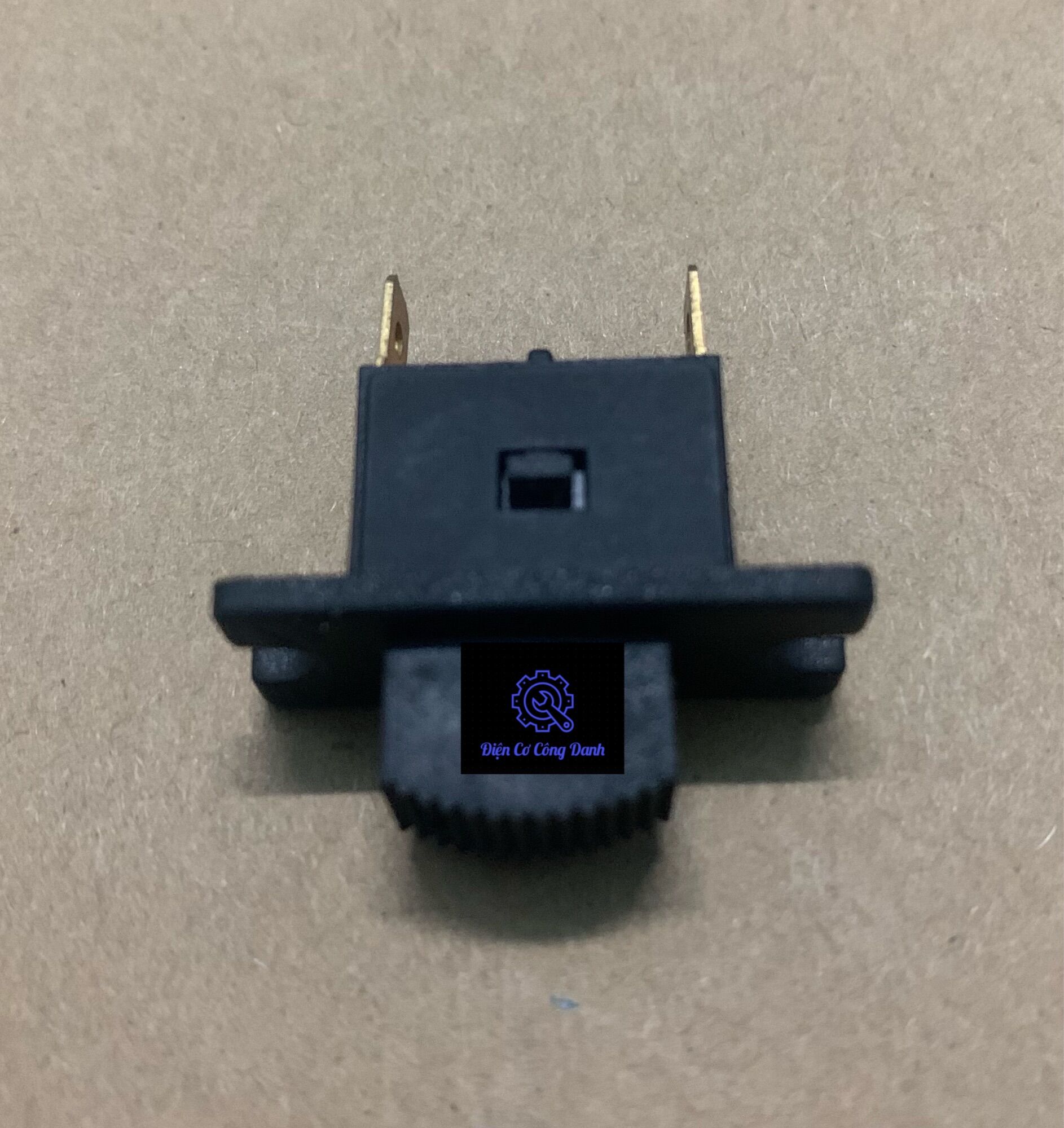 Công tắc gạt on/off lắp máy chà nhám Makita. 4510