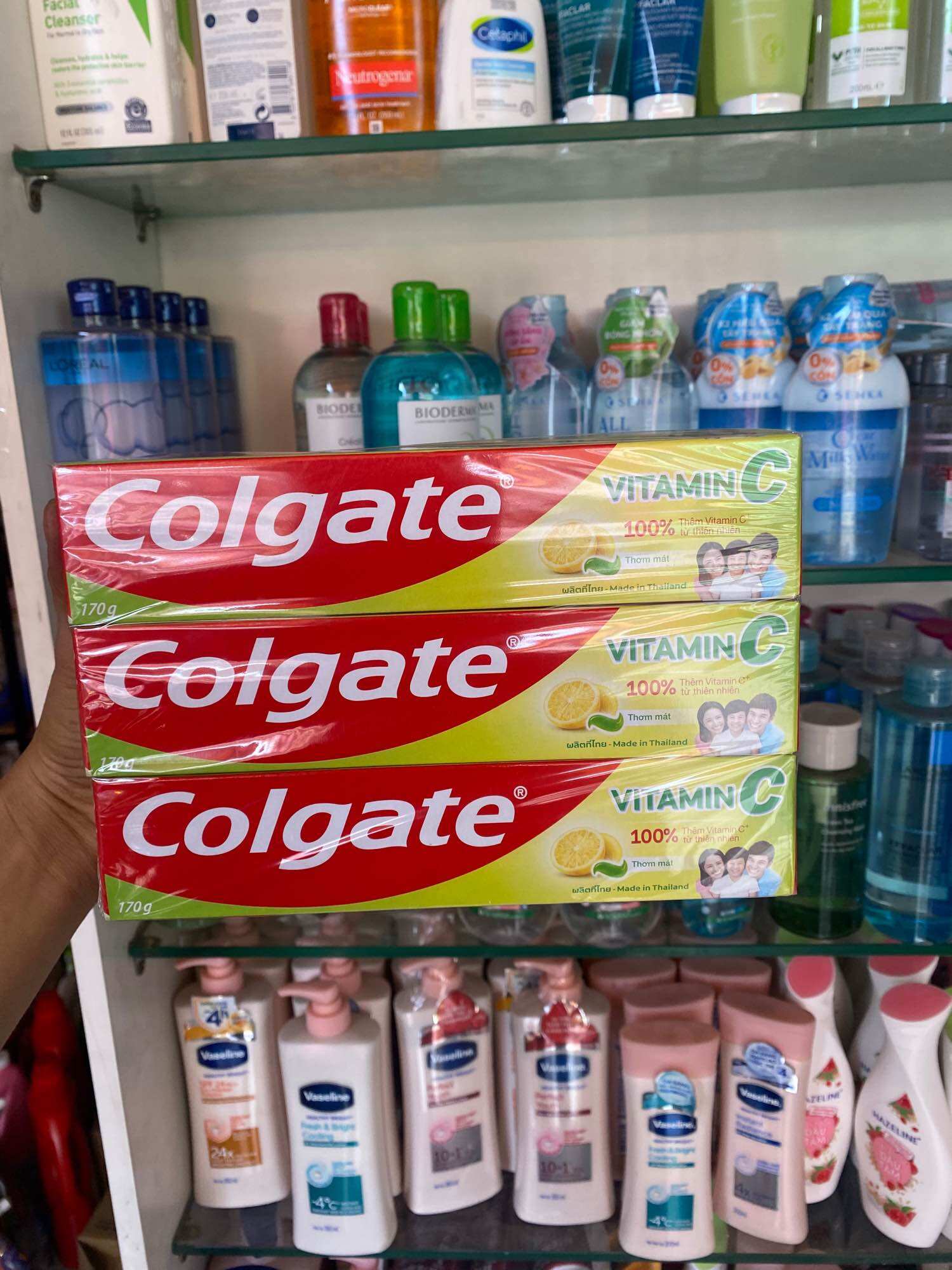 Kem đánh răng Colgate Vitamin C thơm mát 170g/ tuýp