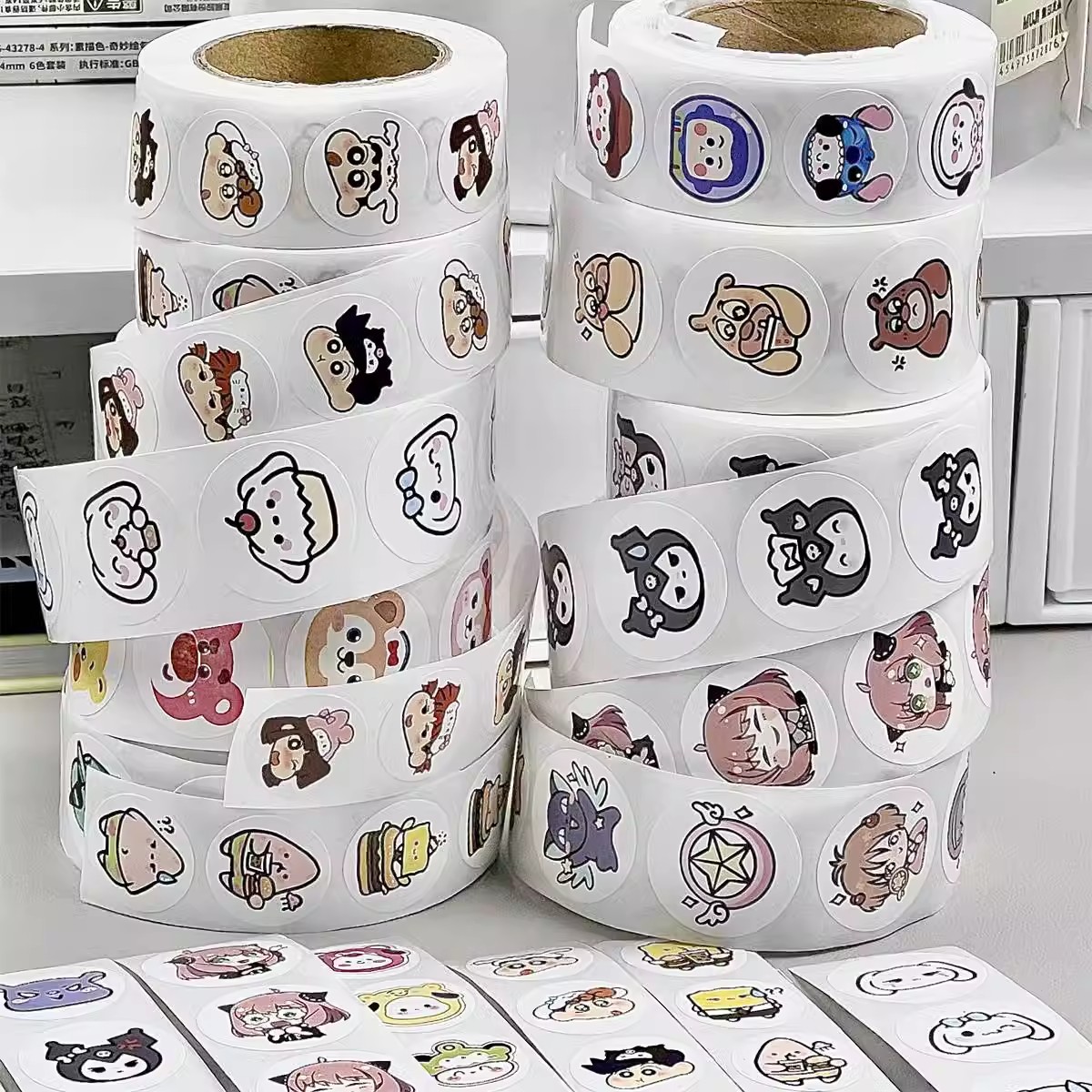 Cuộn 500 tem hình dán sticker hoạt hình 2.5cm