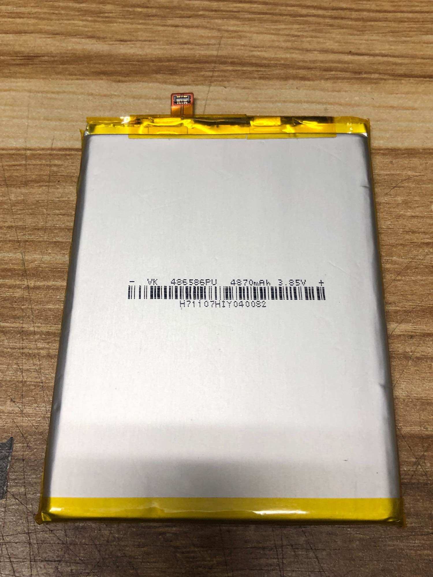 Pin Sharp Aquos R1