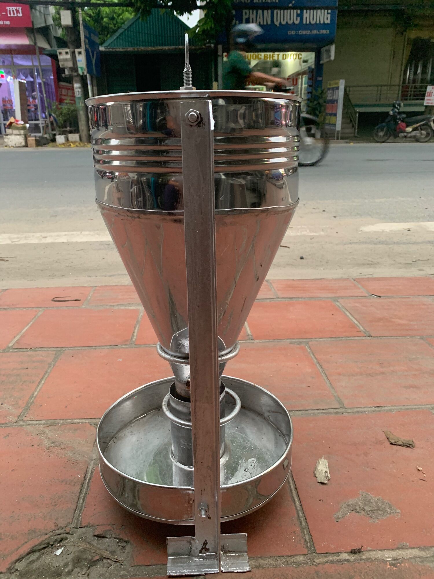 Máng cho lợn con / gà ăn thẳng đựng được 10kg cám