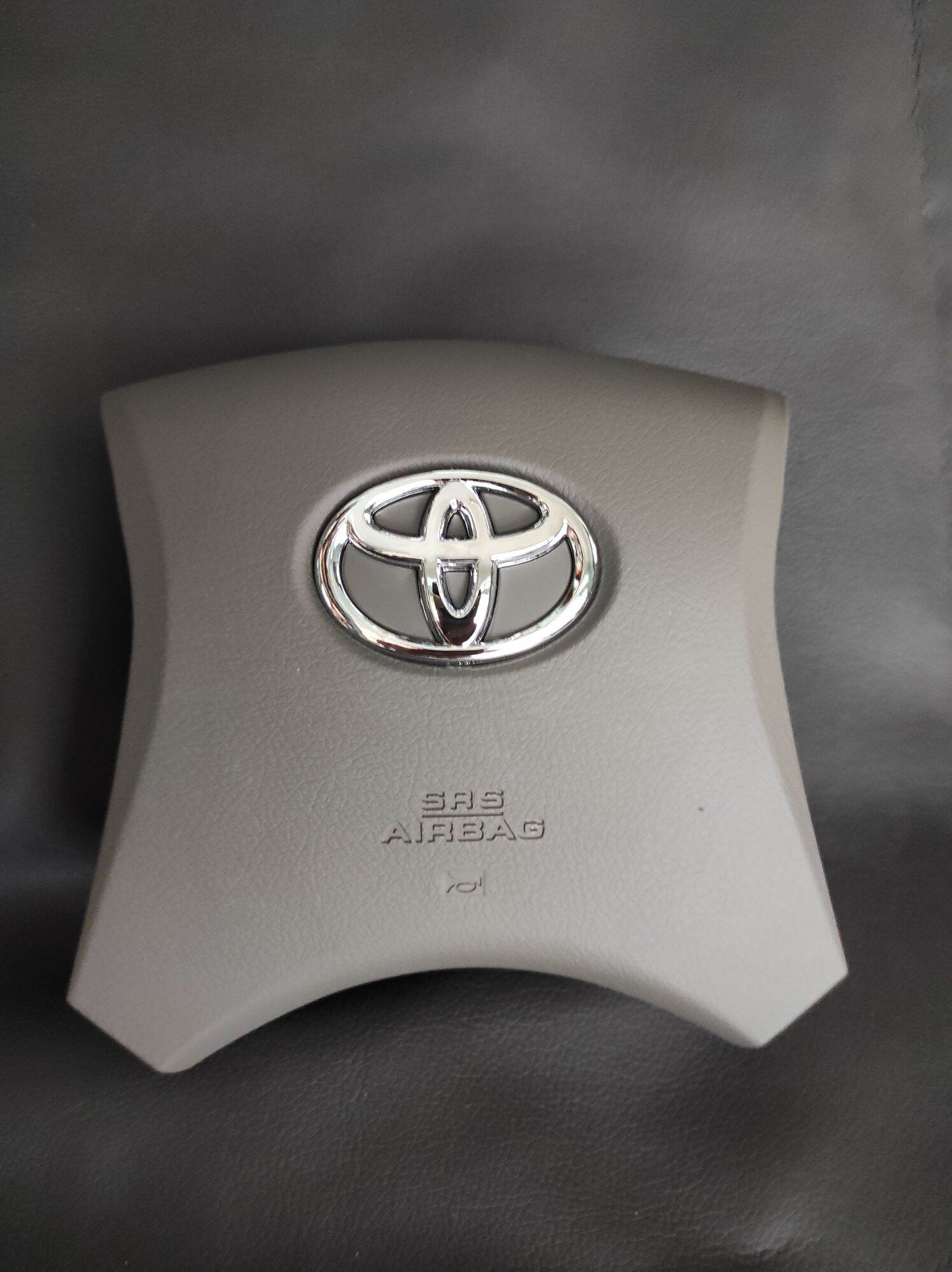 Nắm kèn/ vỏ bánh lái toyota innova 2012-2015