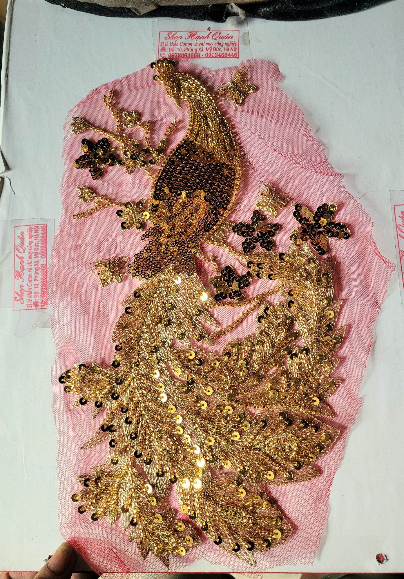 Con công thêu kết cườm, kim sa kích thước 19x34cm