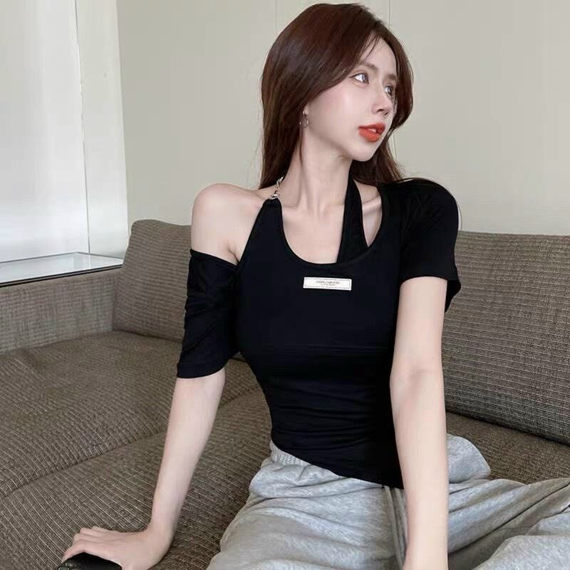 Áo croptop cổ yếm phối khoen tay ngắn vạt nhọn