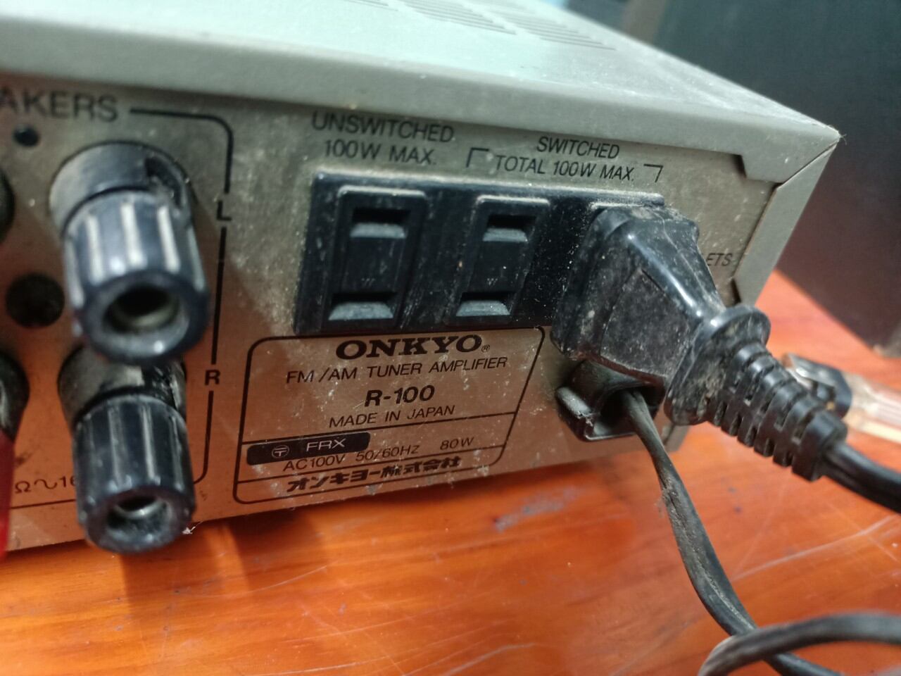 Amply Onkyo R-100